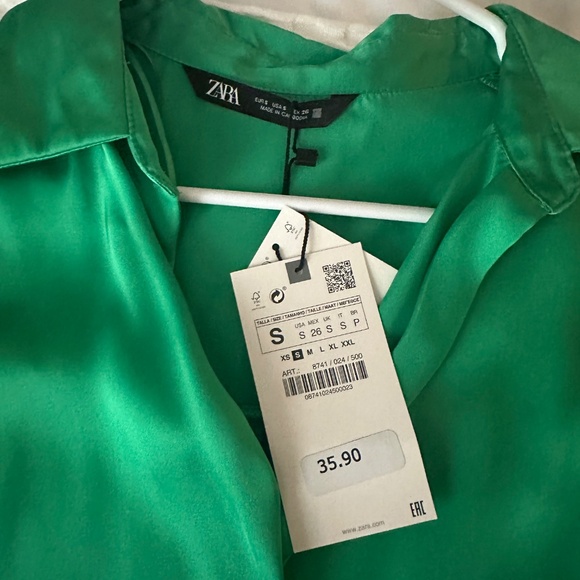 Zara Emerald Satin Button-Up Blouse - Picture 4 of 4